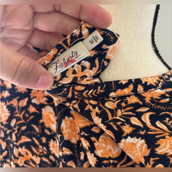 Faherty Montara Dress In Wanderlust Floral Long Sleeve Smocked size medium - Picture 5 of 7